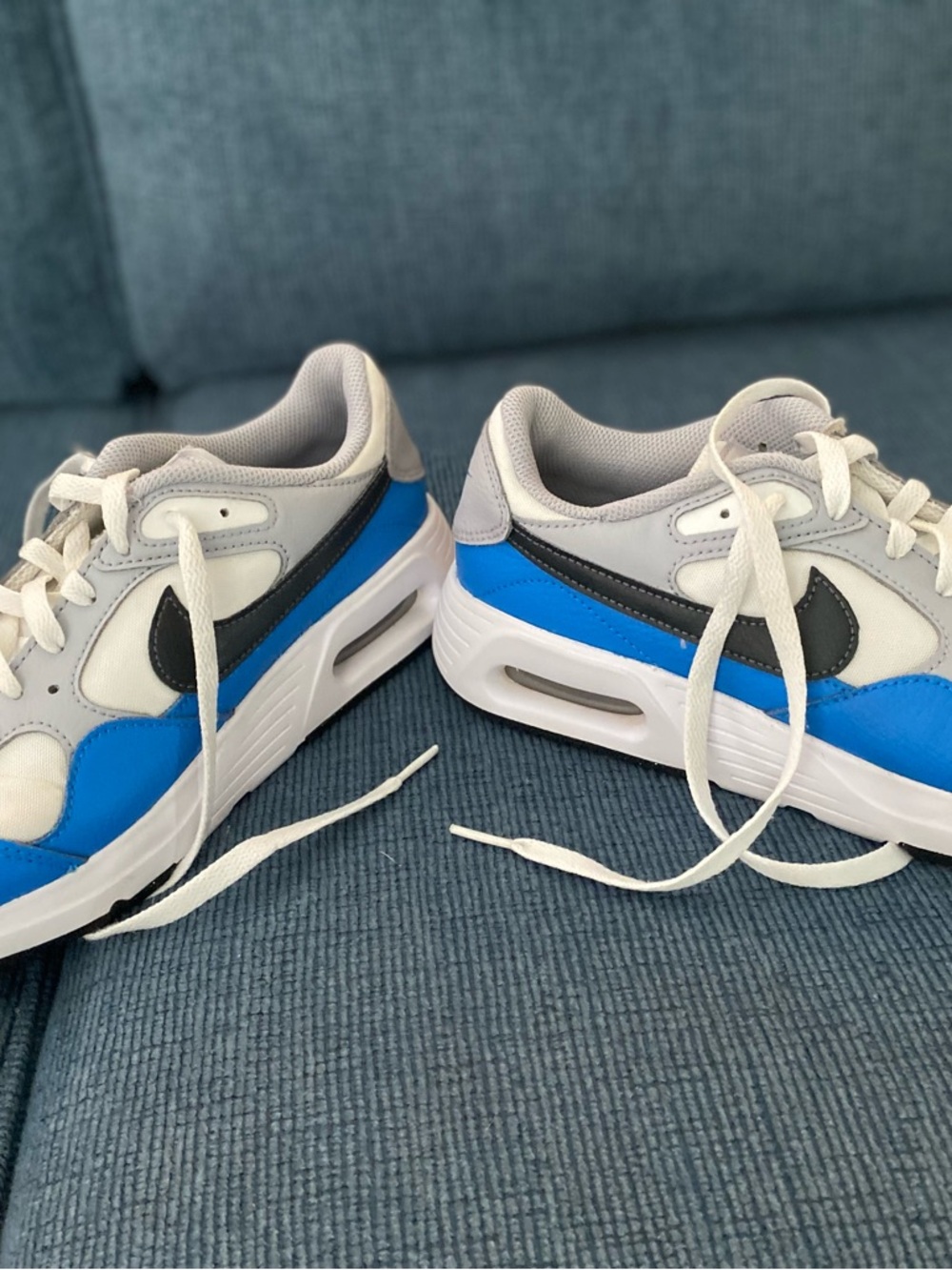 Sky blue, white and gray Nike Air Max Sneakers Big Boy size 7 (teenager)